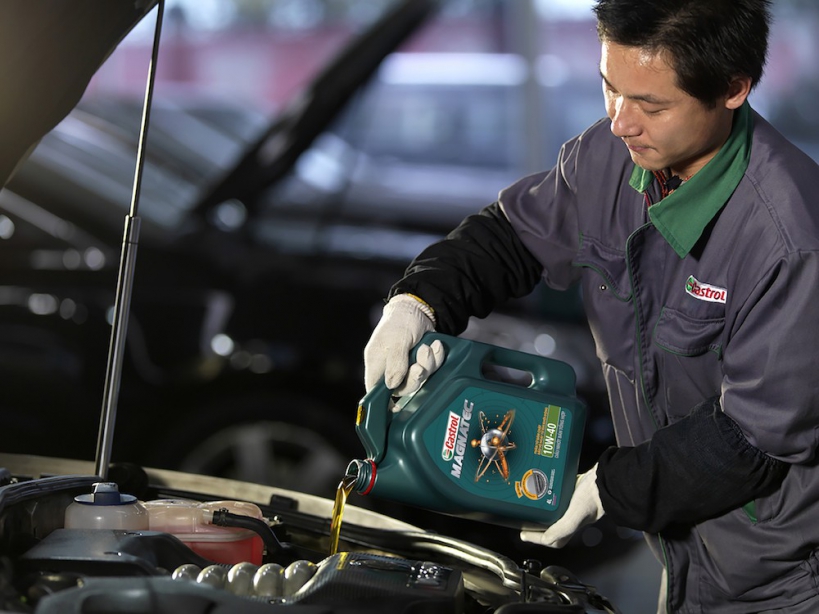 Thay nhớt động cơ cho xe ô tô